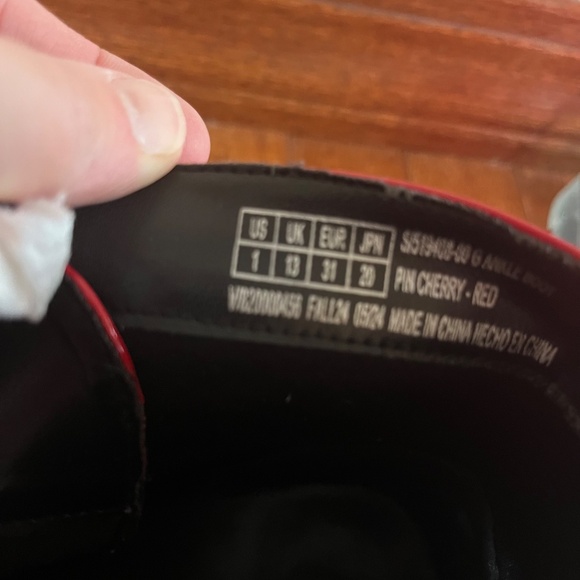 Gap Girls Vegan Patent Red boots - Picture 3 of 3